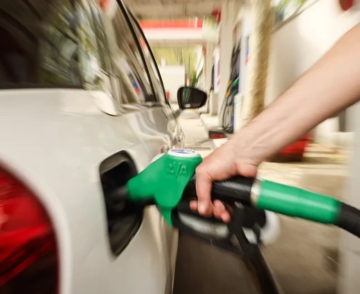 Eni και Total βάζουν πλαφόν στις τιμές σε Ιταλία και Γαλλία