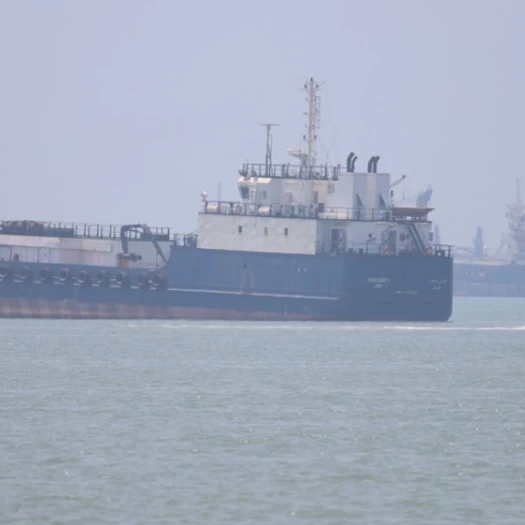Δεξαμενόπλοια LNG ετοιμάζονται να διέλθουν τα Στενά του Ορμούζ υπό την προστασία των αμερικανικών δυνάμεων